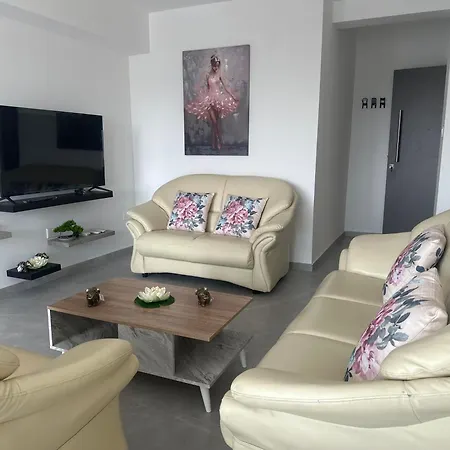 Near Finikoudes 1 Апартаменты