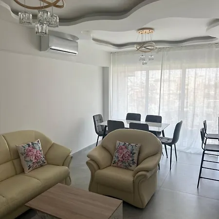 Near Finikoudes 1 Appartement *