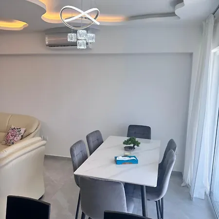 Near Finikoudes 1 Apartment