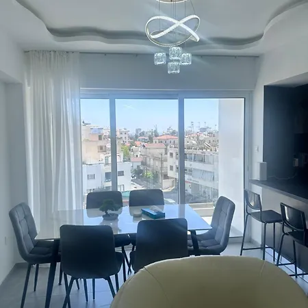 Near Finikoudes 1 Lejlighed