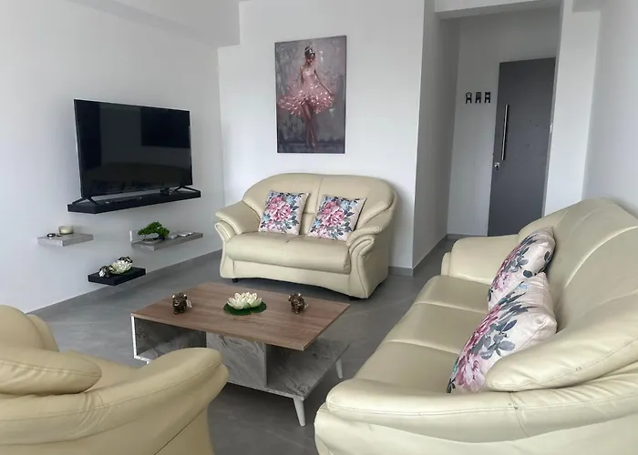 Near Finikoudes 1 Appartement