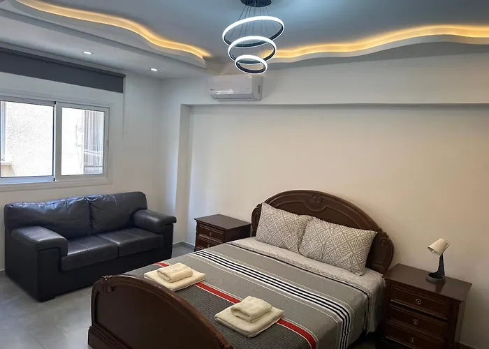 Near Finikoudes 1 Appartamento Larnaca